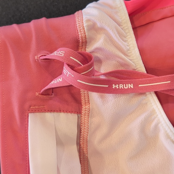 Never worn bright pink under armour running shorts sz small - Picture 5 of 7